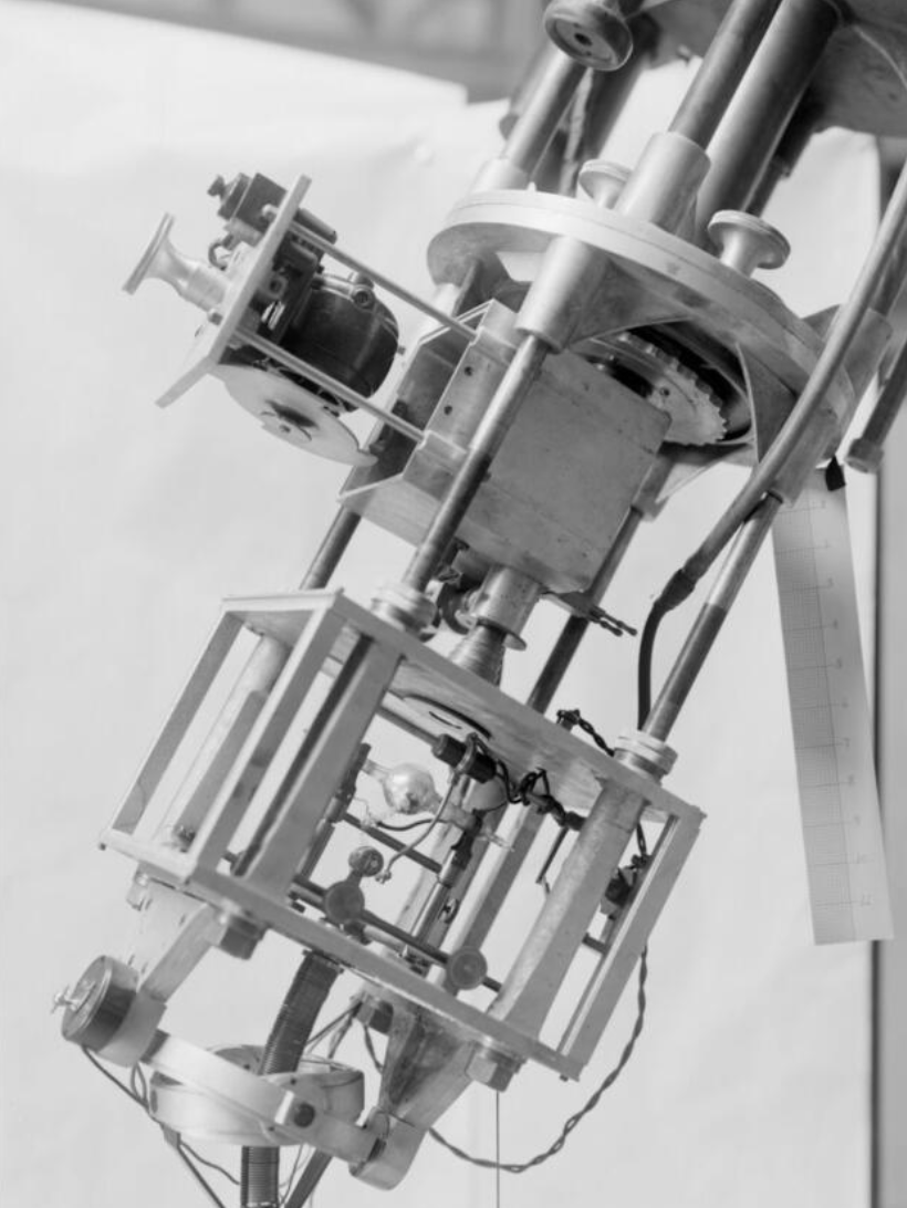 Photometer made by Edith Cummings for the 12-inch refracting telescope (© Regents of the University of California. Courtesy Special Collections, University Library, University of California Santa Cruz. Lick Observatory Photographs)