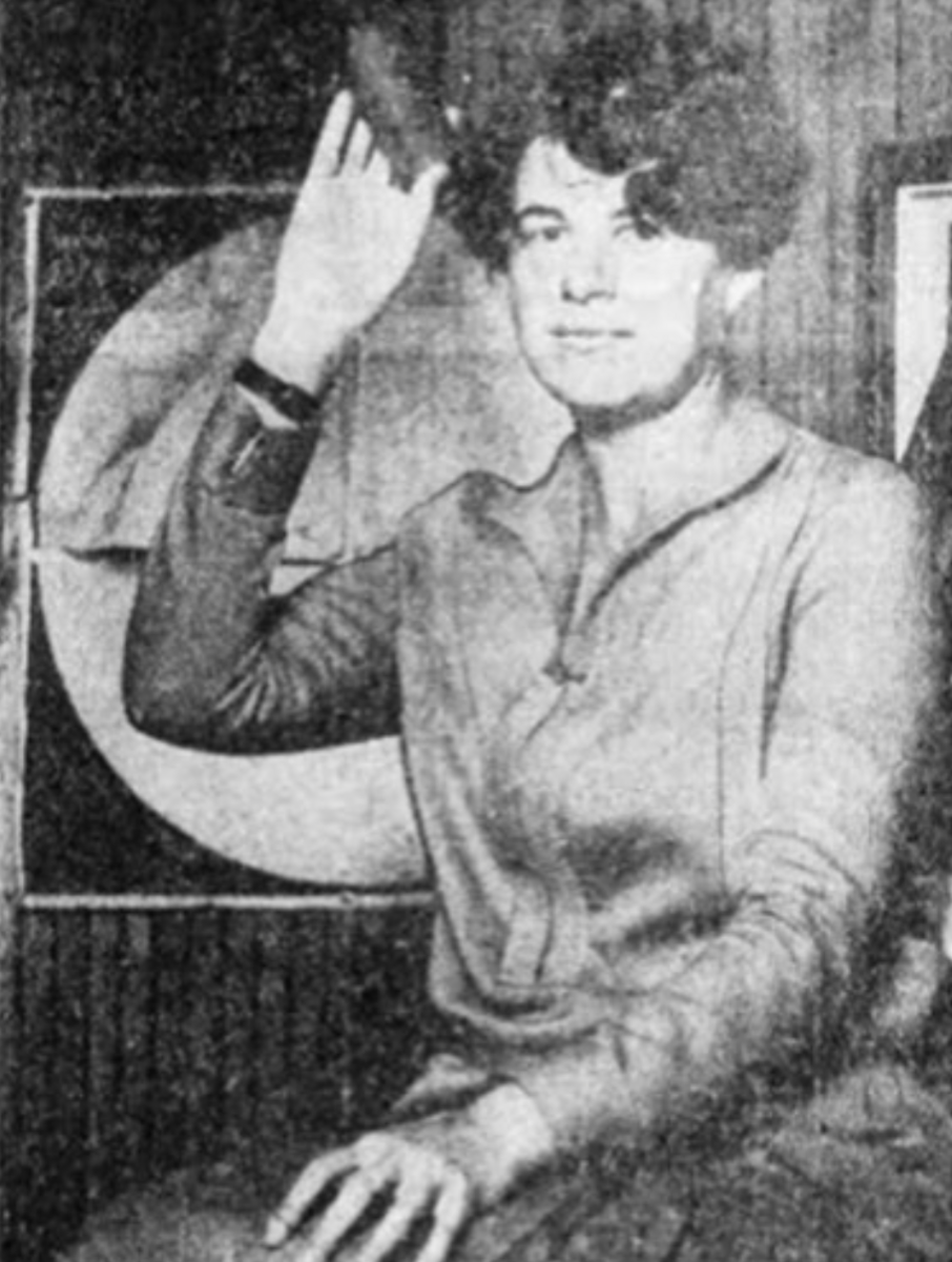 “A Co-ed Comet Calculator” (Photo: Oakland Tribune, December 1927)