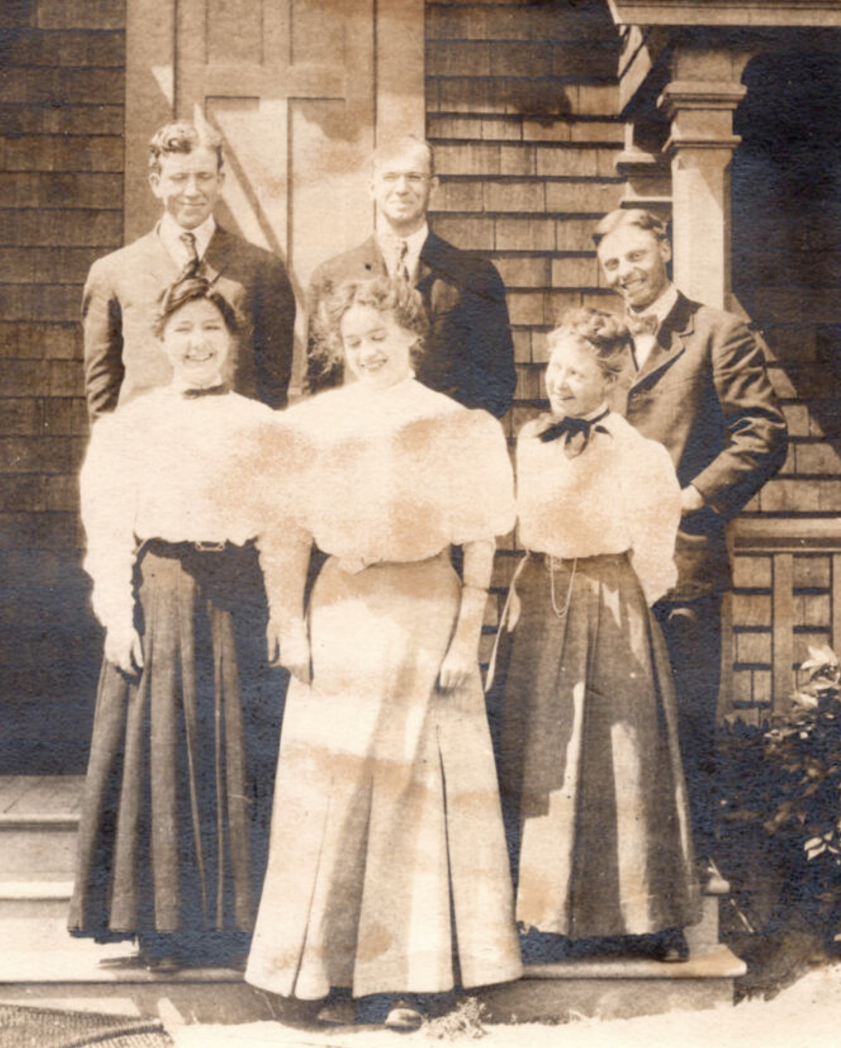 S. Einarsson, E.A. Fath, W.F.Meyer, Estelle Glancy, Sarah Morgan, Alice Joy at UC Berkeley in 1908 (The Blues Chaser Vol. 1, UC Berkeley Astronomy Department)